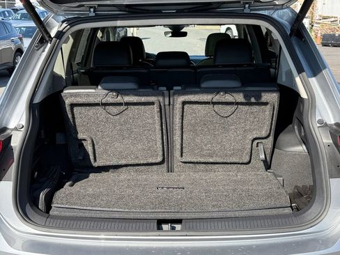 Used 2023 Volkswagen Tiguan SE w/ Panoramic Sunroof Package FWD image 26