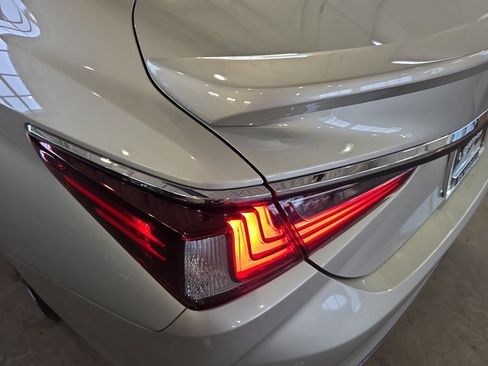 Certified 2025 Lexus ES 300h 300h w/ Premium Package image 35