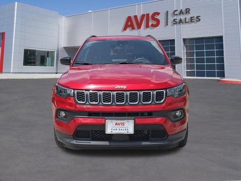 Used 2025 Jeep Compass Latitude w/ Sun & Sound Group AWD/4WD image 2