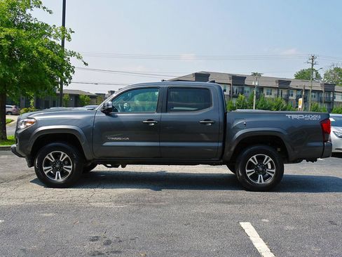 Used 2019 Toyota Tacoma TRD Sport w/ Technology Package AWD/4WD image 8