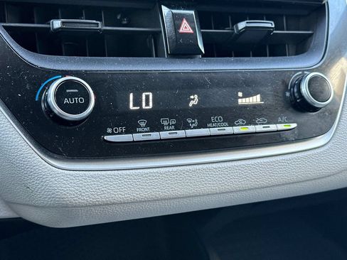 Used 2020 Toyota Corolla LE FWD image 21
