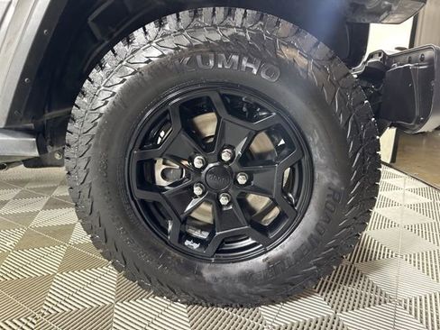 Used 2022 Jeep Gladiator Sport image 7