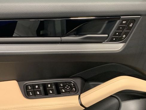 New 2026 Porsche Cayenne image 14