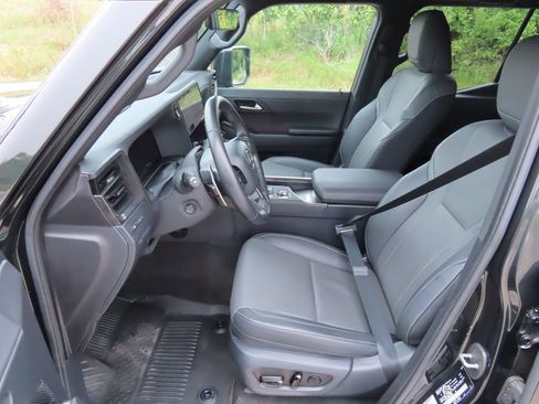 Used 2024 Lexus GX 550 w/ Cold Area Package AWD/4WD image 27