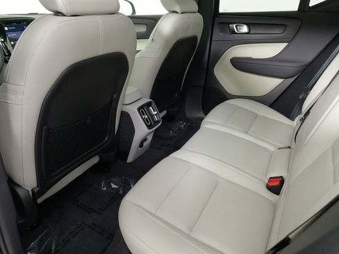 Used 2024 Volvo XC40 B5 Plus w/ Climate Package image 36