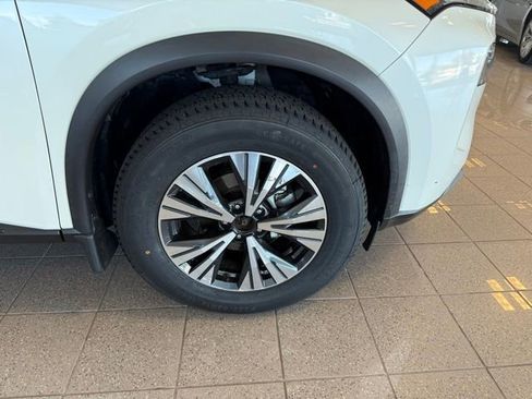 Used 2023 Nissan Rogue SV image 10