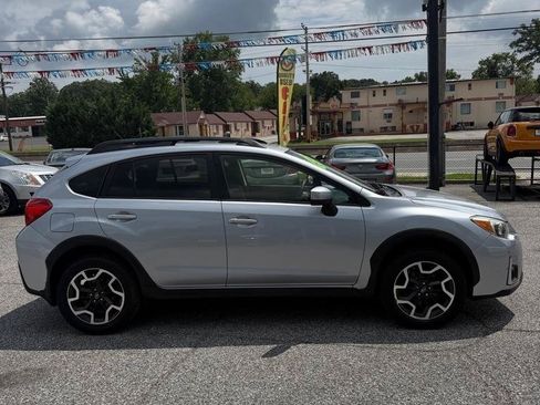 Used 2017 Subaru Crosstrek 2.0i Premium w/ Moonroof Package AWD/4WD image 5