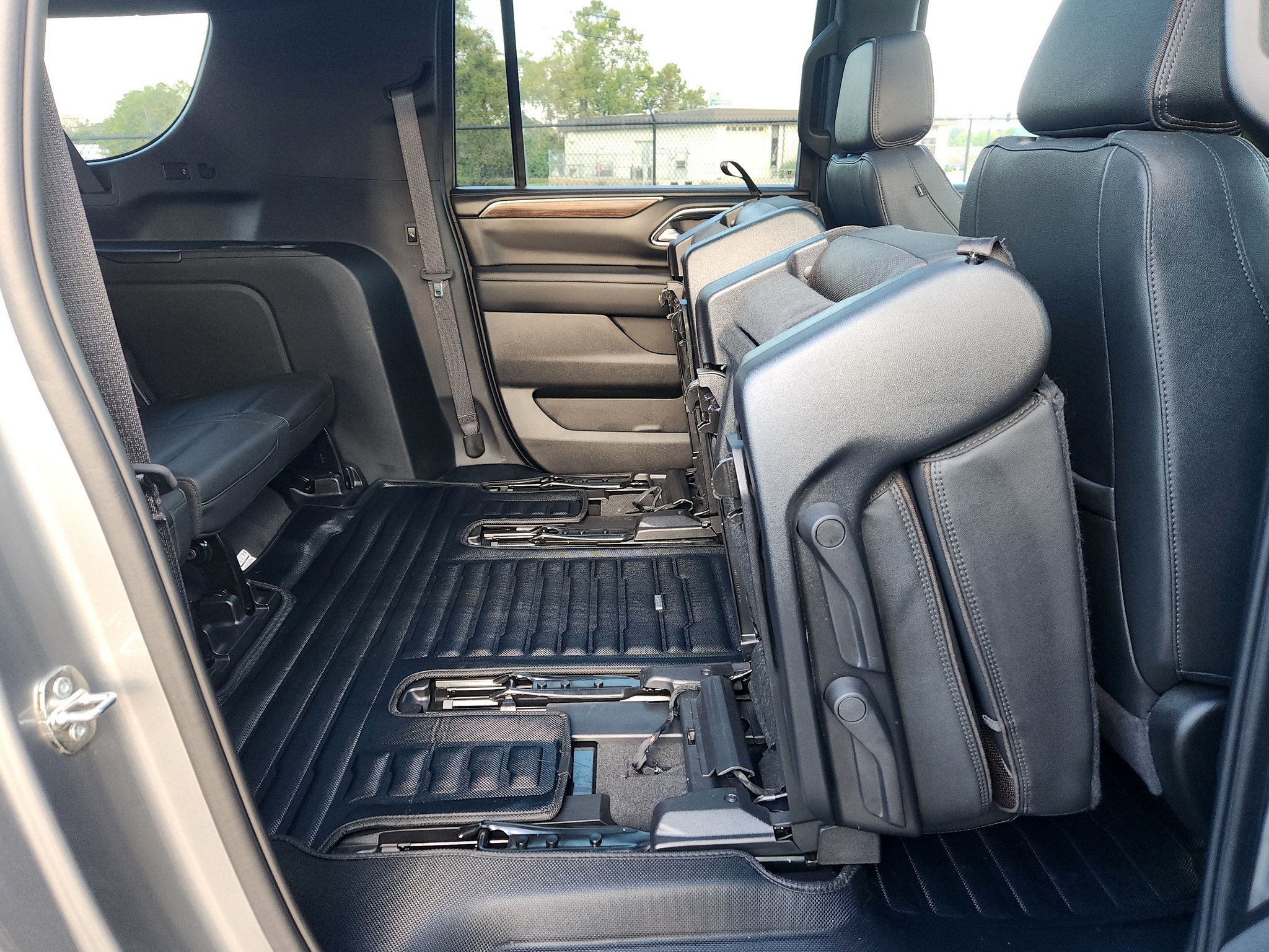 Used 2024 Chevrolet Suburban High Country AWD/4WD image 23
