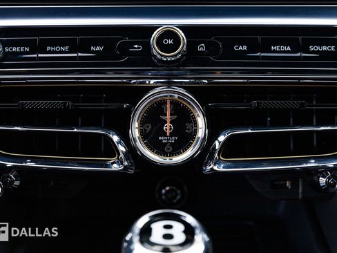 Used 2024 Bentley Flying Spur V8 image 29