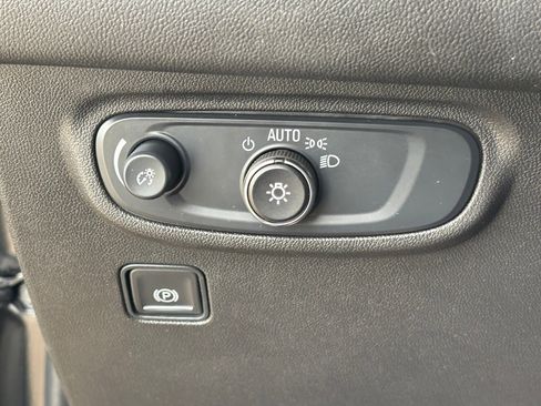 Used 2024 GMC Terrain SLE image 19