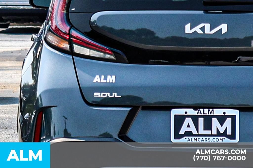 Used 2025 Kia Soul LX w/ LX Technology Package FWD image 12