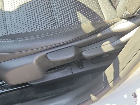 Certified 2025 Chevrolet Trax LT w/ LT Convenience Package FWD image 19