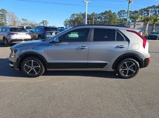 Used 2025 Kia Niro SX video 2