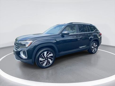 Certified 2025 Volkswagen Atlas SE FWD image 1