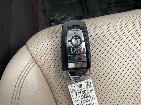 Used 2021 Lincoln Corsair AWD w/ Premium Package image 23