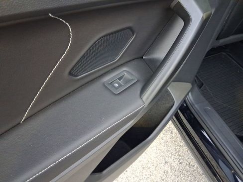 Used 2023 Volkswagen Tiguan SE R-Line image 12