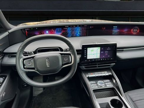 Used 2025 Lincoln Nautilus Reserve w/ Jet Appearance Package image 12