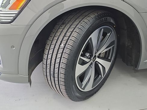 Used 2024 Audi Q8 e-tron Premium Plus w/ Premium Plus Package image 33