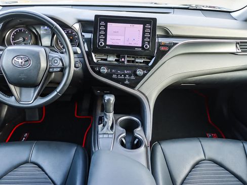 Used 2022 Toyota Camry SE image 11