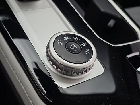 New 2026 Mitsubishi Outlander SE FWD image 25