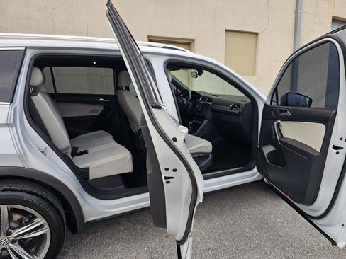 Used 2019 Volkswagen Tiguan SEL R-Line FWD image 21