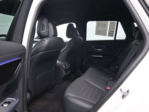 Used 2024 Mercedes-Benz GLC 300 4MATIC image 25
