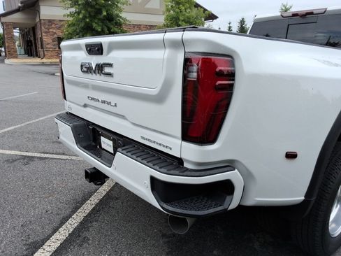 Used 2025 GMC Sierra 3500 Denali Ultimate AWD/4WD image 16