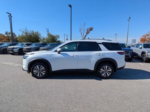New 2025 Nissan Pathfinder SL image 7