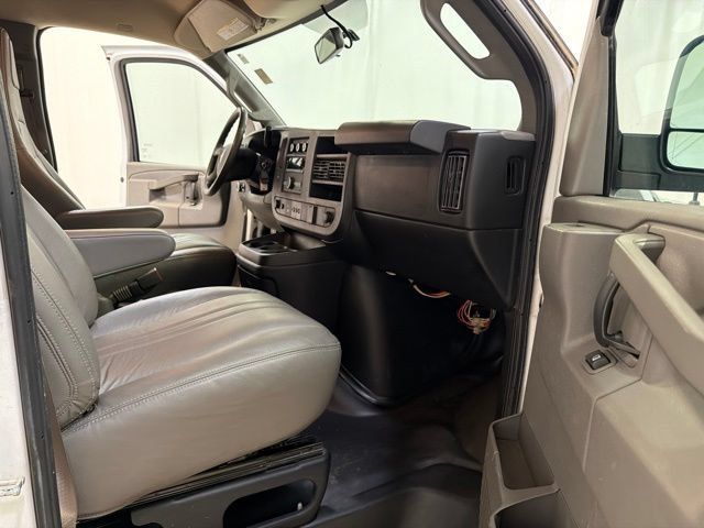 Used 2018 GMC Savana 2500 RWD image 24