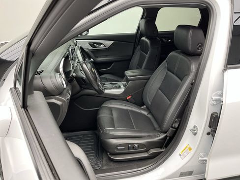 Used 2022 Chevrolet Blazer LT w/ Sound & Technology Package FWD image 9