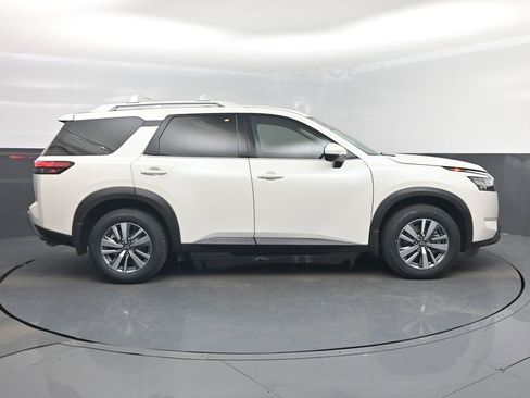 Used 2024 Nissan Pathfinder SL image 41