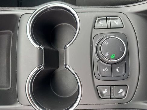 Used 2024 GMC Terrain SLT image 29