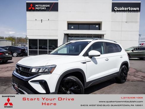 Used 2023 Volkswagen Taos SE w/ Black Wheel Package image 1