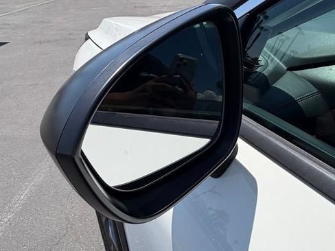 Used 2024 Nissan Rogue S FWD image 11