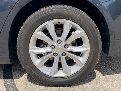 Used 2021 Chevrolet Malibu LT FWD image 2
