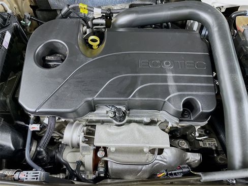 Used 2023 Chevrolet Equinox Premier image 33