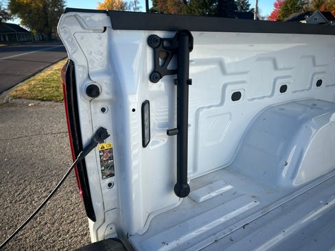 Used 2025 GMC Sierra 1500 SLT image 38