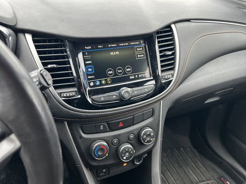 Used 2019 Chevrolet Trax LT w/ LT Convenience Package image 26