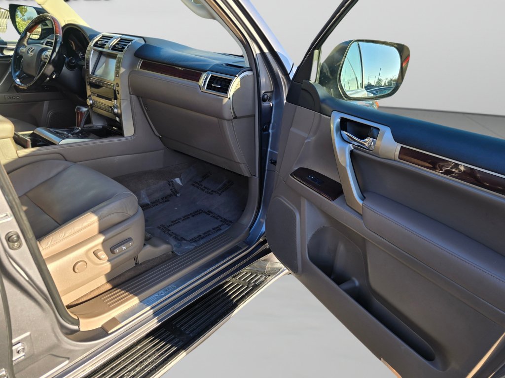 Used 2017 Lexus GX 460 Premium AWD/4WD image 30