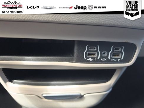 Used 2024 Chrysler Pacifica Touring-L FWD image 25
