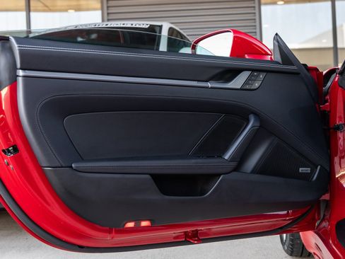 Certified 2024 Porsche 911 Targa 4 image 23