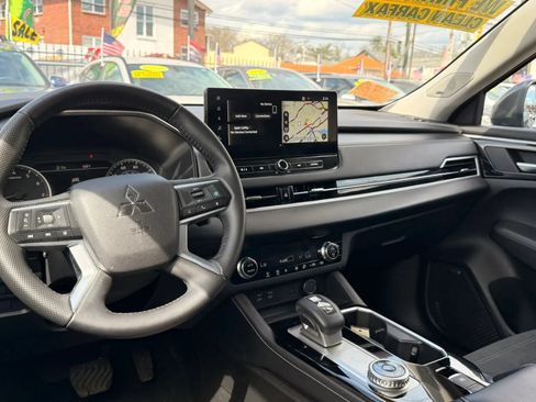 Used 2025 Mitsubishi Outlander SE AWD/4WD image 18