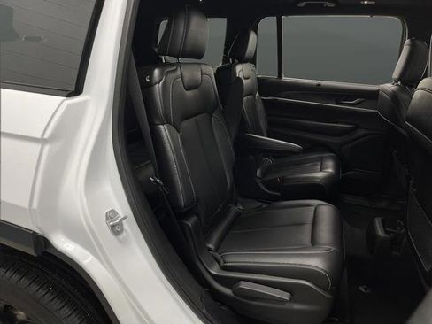 Used 2025 Jeep Grand Cherokee L Limited w/ Luxury Tech Group II image 32