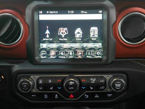 Used 2020 Jeep Gladiator Rubicon AWD/4WD image 15