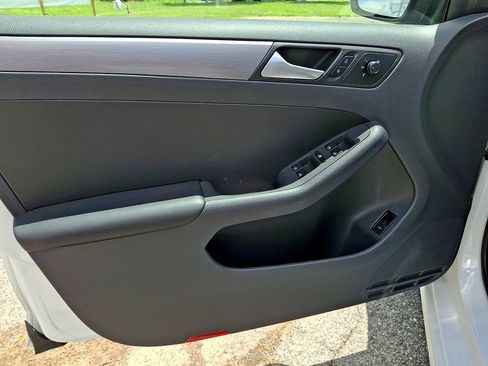 Used 2017 Volkswagen Jetta Sport FWD image 12