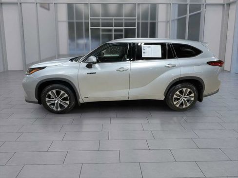 Certified 2021 Toyota Highlander XLE image 5