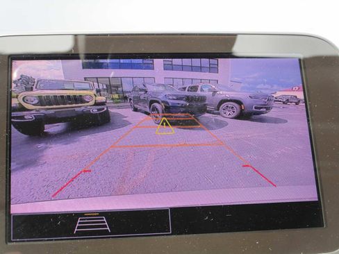 Used 2024 Chevrolet Malibu LT image 32