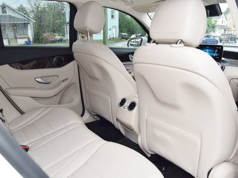 Used 2022 Mercedes-Benz GLC 300 image 35