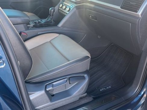 Used 2022 Volkswagen Atlas Cross Sport SE image 10