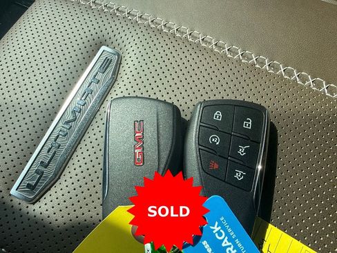 Used 2025 GMC Yukon XL Denali Ultimate AWD/4WD image 36